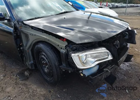 2016 Chrysler 300 Anniversary Edition z USA, uszkodzony, nr VIN 2C3CCAAG9GH128513